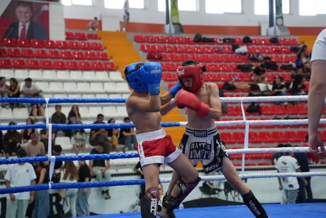10 ülkeden 413 sporcu Kars’ta kick boksta buluştu