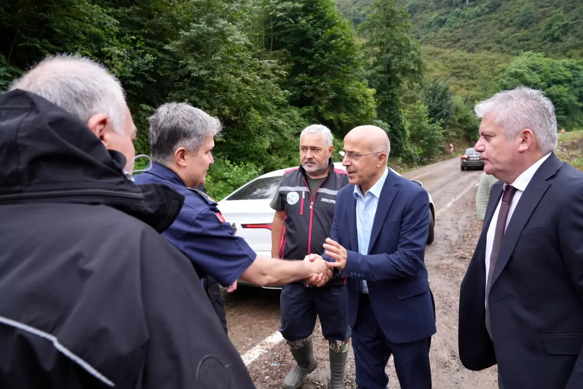 Giresun Belediyesi sel bölgelerinde seferber oldu