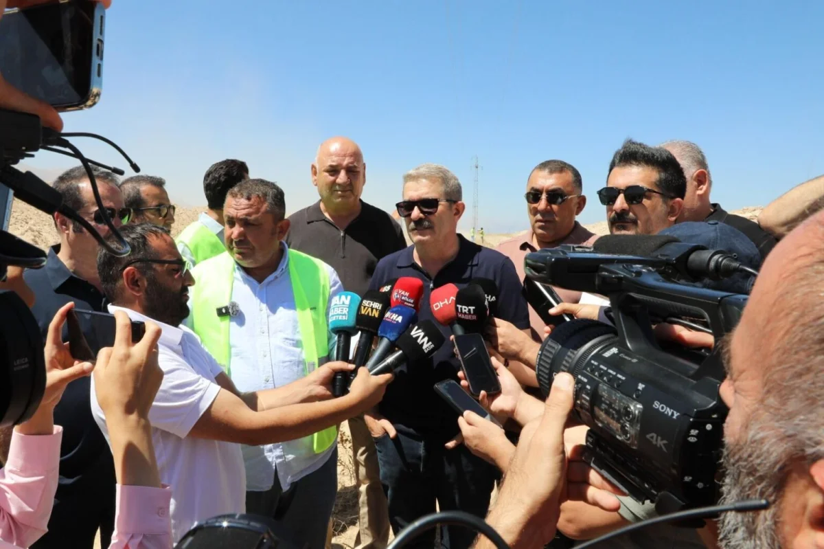 Van’da 10 milyar TL’lik Besi OSB’de ilk kazma vuruldu