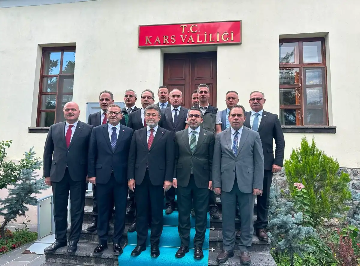 Tarım ve Orman Bakanı Yumaklı, Kars Valisi’ni ziyaret etti