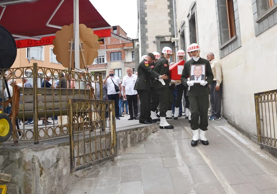 Akülü aracındayken otomobilin çarptığı emekli astsubay öldü