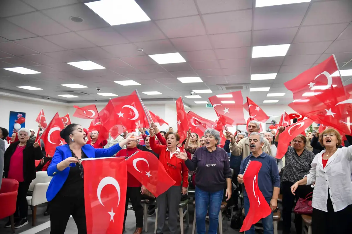 Emekliler Cumhuriyet Bayramı coşkusunu Batıkent’te yaşadı