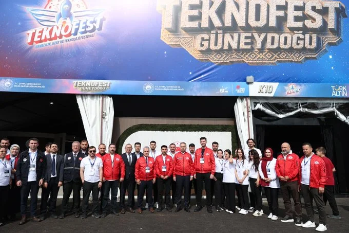Bakan Yardımcısı Demiralp Teknofest’te yerli projeleri inceledi