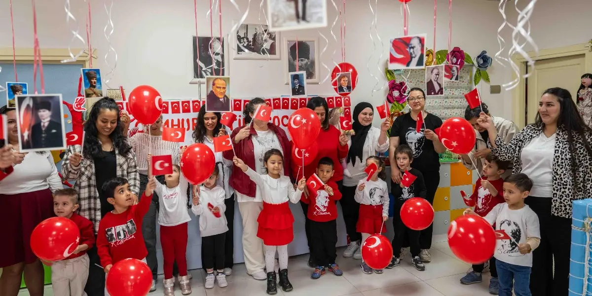 Bornova’da Cumhuriyet Bayramı çocuklarla başladı