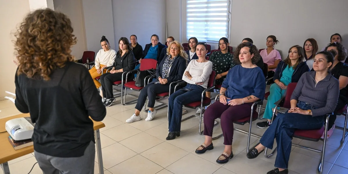 Bornova Belediyesi personeline kadın sağlığı semineri