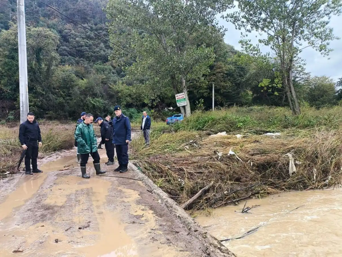 Gebze’de dereye düşen araç: 1 ölü, 1 kayıp, 1 kurtuldu