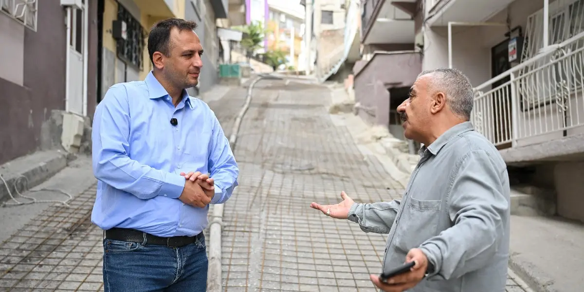 Bornova’da dik yokuş kaymaz betonla kaplandı