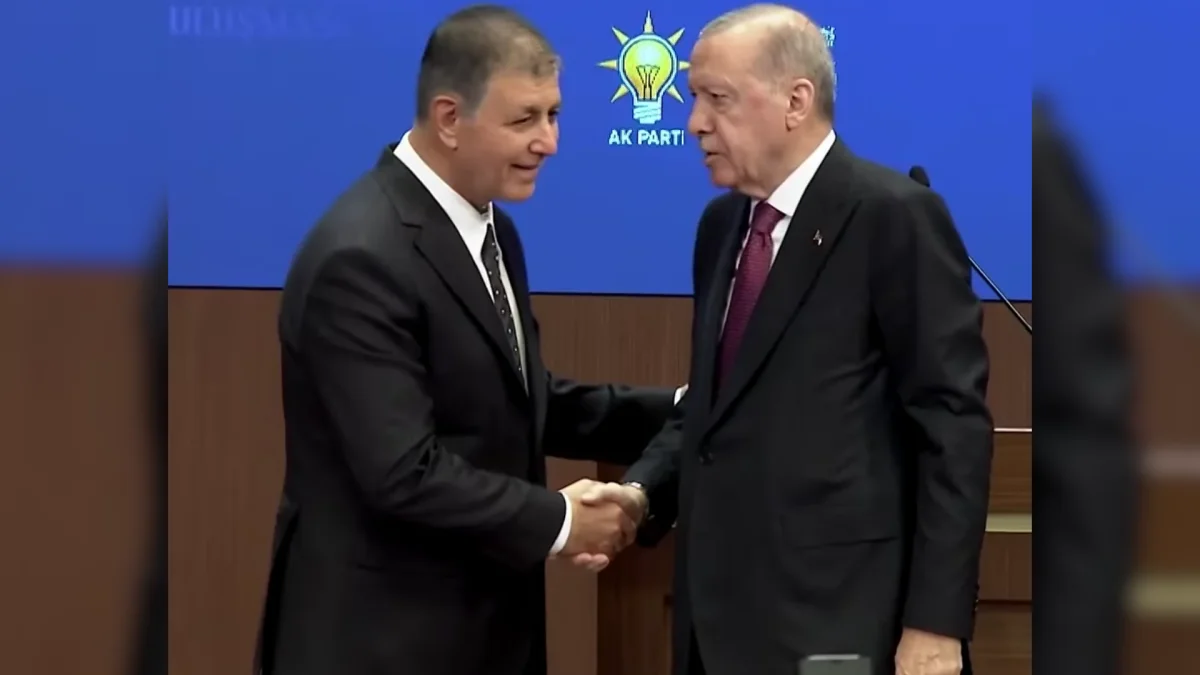 İzmir Büyükşehir Belediye Başkanı AK Parti’ye katıldı