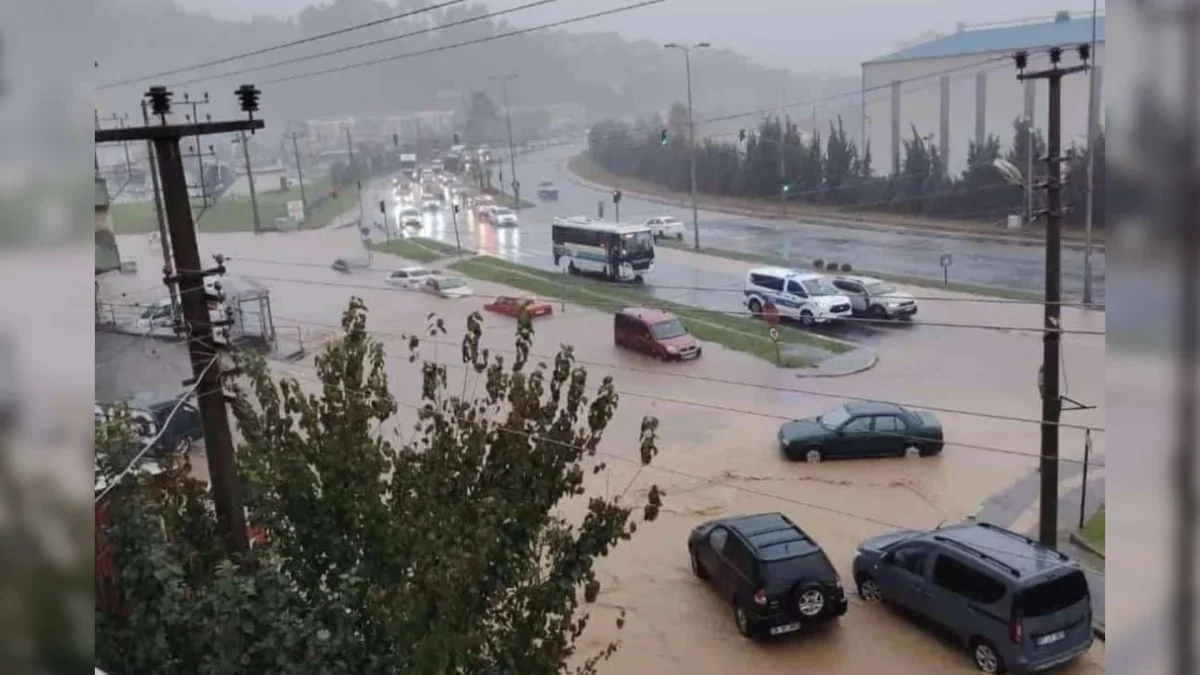 Zonguldak’ta sağanak su baskınlarına yol açtı