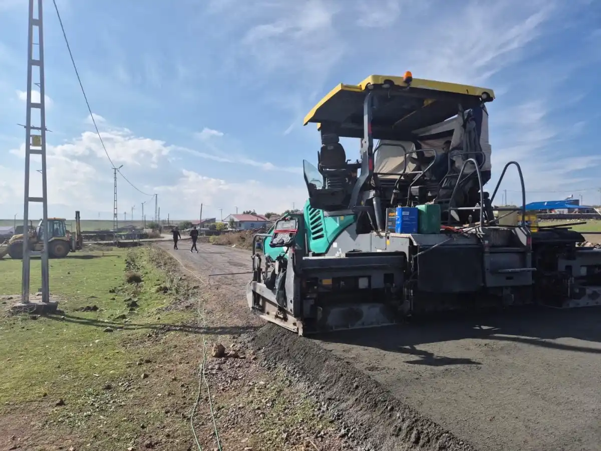 Kars’ta Büyükaküzüm köyüne 4,8 kilometrelik beton yol
