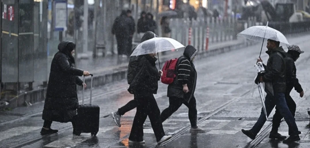 Meteoroloji 48 il için kuvvetli yağış ve fırtına uyarısı verdi