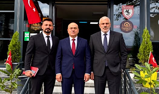 İYİ Parti başkanından pideciye ziyaret