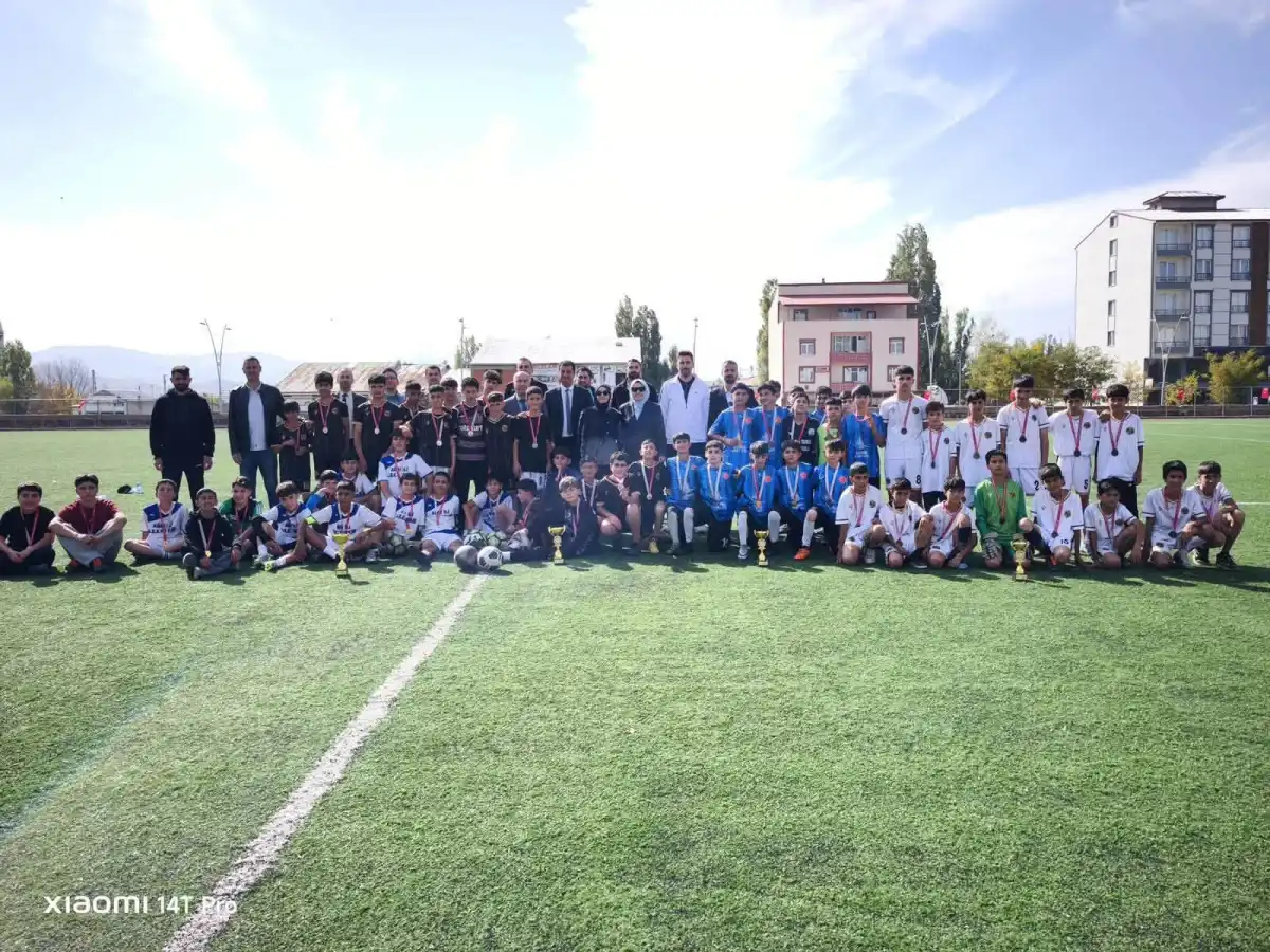 Yavuz Selim Ortaokulu Cumhuriyet Kupası şampiyonu